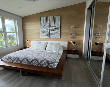 1041 Hillsboro - Photo Thumbnail 10