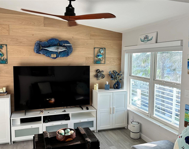 1041 Hillsboro - Photo Thumbnail 17