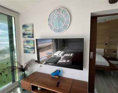 1041 Hillsboro - Photo Thumbnail 5