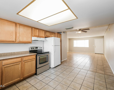 3313 W Harmont Drive - Photo Thumbnail 7