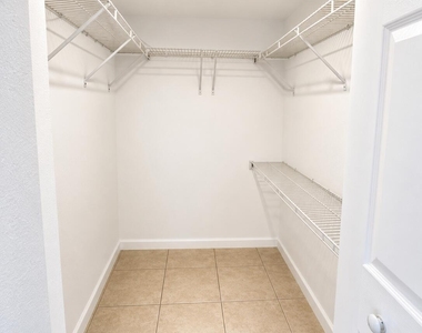 281 Sw Palm Drive - Photo Thumbnail 6