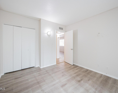 2352 E Broadway Road - Photo Thumbnail 10