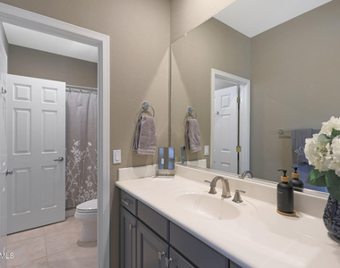 1740 W Bartlett Way - Photo Thumbnail 14