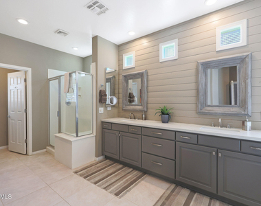 1740 W Bartlett Way - Photo Thumbnail 11
