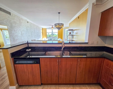 806 E Windward Way - Photo Thumbnail 10