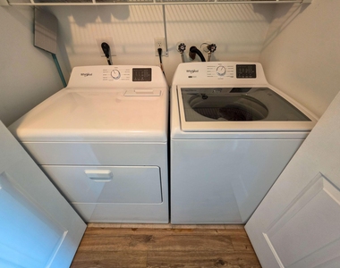806 E Windward Way - Photo Thumbnail 26