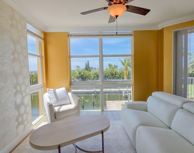 806 E Windward Way - Photo Thumbnail 5