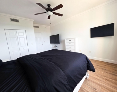 806 E Windward Way - Photo Thumbnail 24