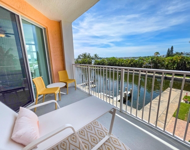 806 E Windward Way - Photo Thumbnail 21