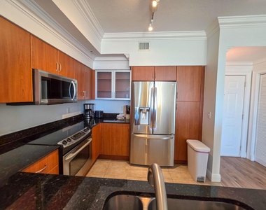 806 E Windward Way - Photo Thumbnail 9