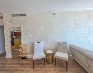 806 E Windward Way - Photo Thumbnail 4