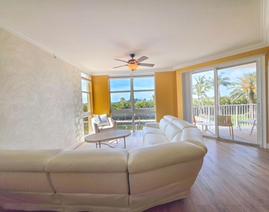 806 E Windward Way - Photo Thumbnail 3