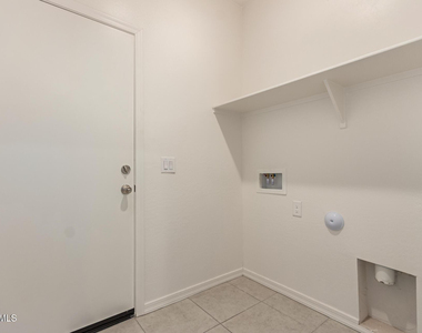 47662 W Mellen Lane - Photo Thumbnail 5
