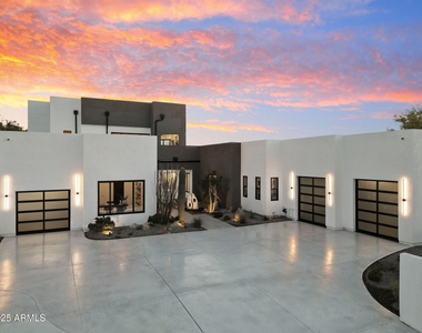 3135 E Palo Verde Drive - Photo Thumbnail 1