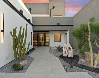 3135 E Palo Verde Drive - Photo Thumbnail 3