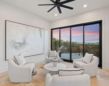 3135 E Palo Verde Drive - Photo Thumbnail 23