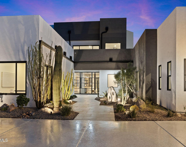 3135 E Palo Verde Drive - Photo Thumbnail 2