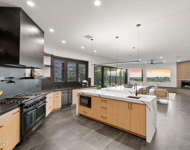 3135 E Palo Verde Drive - Photo Thumbnail 10
