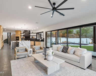 3135 E Palo Verde Drive - Photo Thumbnail 16