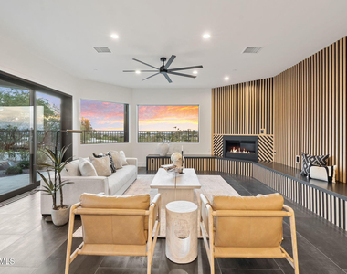 3135 E Palo Verde Drive - Photo Thumbnail 15