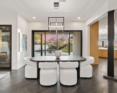 3135 E Palo Verde Drive - Photo Thumbnail 9