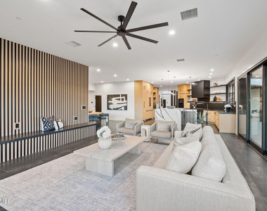 3135 E Palo Verde Drive - Photo Thumbnail 17