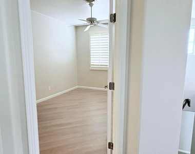 20802 N Grayhawk Drive - Photo Thumbnail 12