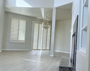 20802 N Grayhawk Drive - Photo Thumbnail 2
