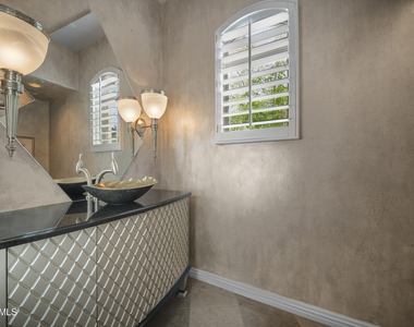8350 E Via Del Sol Drive - Photo Thumbnail 36