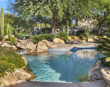 8350 E Via Del Sol Drive - Photo Thumbnail 3