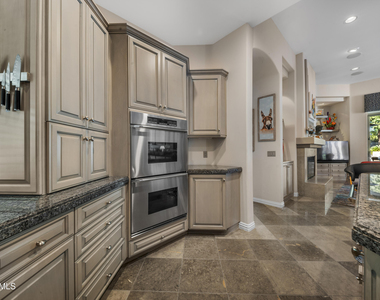 8350 E Via Del Sol Drive - Photo Thumbnail 11