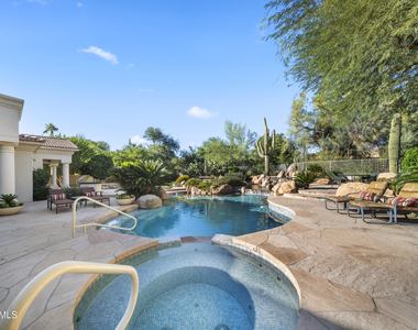 8350 E Via Del Sol Drive - Photo Thumbnail 6