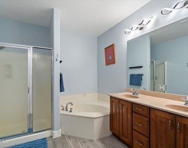 5450 E Deer Valley Drive - Photo Thumbnail 18