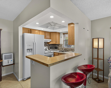 125 Newport I - Photo Thumbnail 13