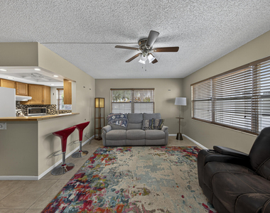 125 Newport I - Photo Thumbnail 4
