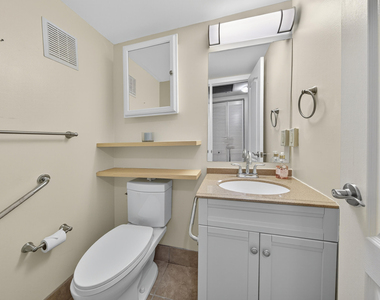 125 Newport I - Photo Thumbnail 18