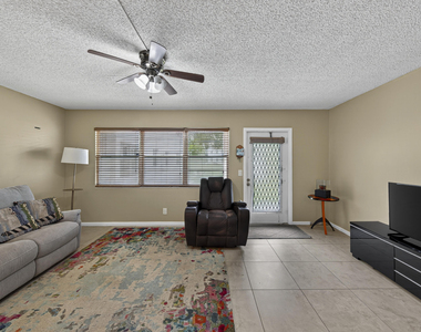 125 Newport I - Photo Thumbnail 6