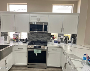14608 W Horizon Drive - Photo Thumbnail 16