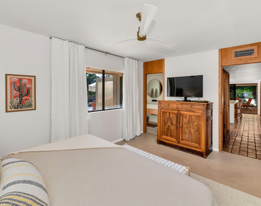 9447 E Calle De Valle Drive - Photo Thumbnail 12