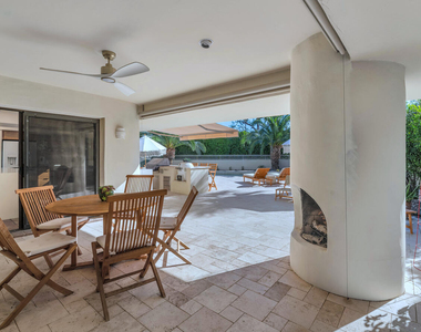 9447 E Calle De Valle Drive - Photo Thumbnail 17