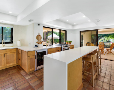 9447 E Calle De Valle Drive - Photo Thumbnail 7