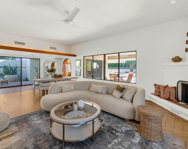 9447 E Calle De Valle Drive - Photo Thumbnail 3