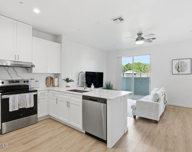 7959 N 53rd Avenue - Photo Thumbnail 7