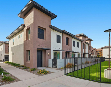 7959 N 53rd Avenue - Photo Thumbnail 27