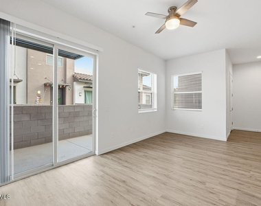 7959 N 53rd Avenue - Photo Thumbnail 6