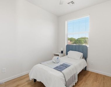 7959 N 53rd Avenue - Photo Thumbnail 14