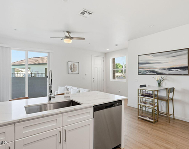 7959 N 53rd Avenue - Photo Thumbnail 9