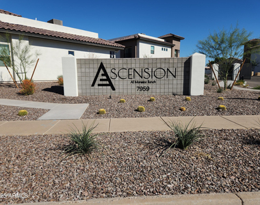 7959 N 53rd Avenue - Photo Thumbnail 33