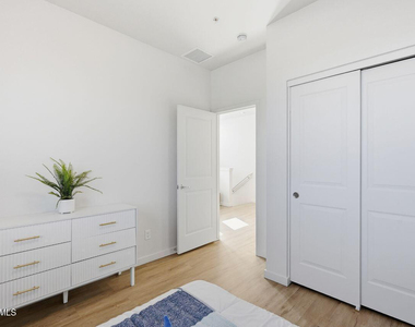 7959 N 53rd Avenue - Photo Thumbnail 15