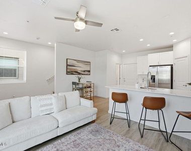 7959 N 53rd Avenue - Photo Thumbnail 2